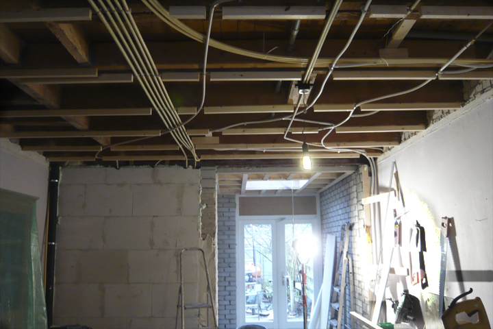 Verbouwing Week 9 plafond waterpas raggels;